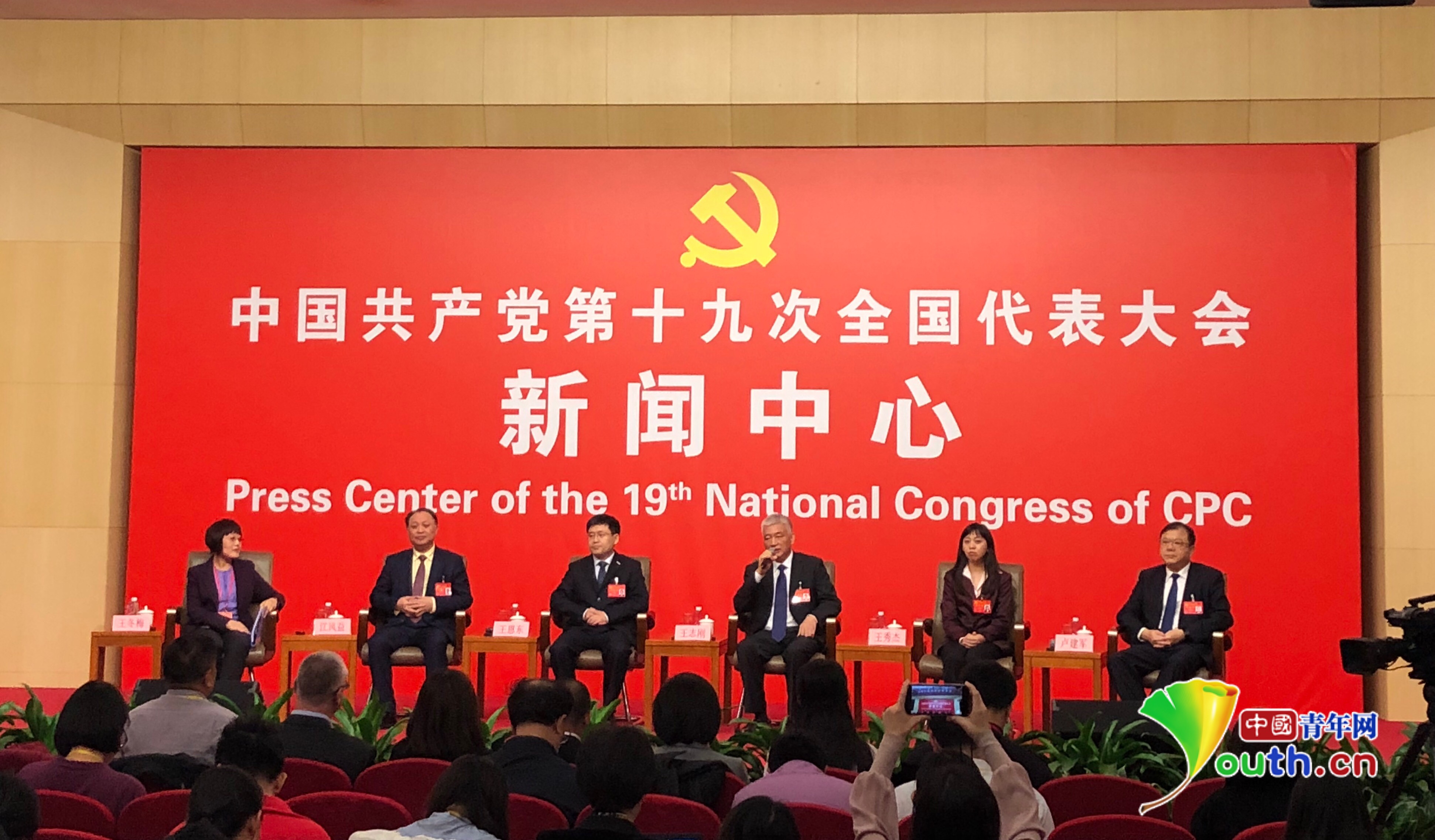 乐鱼体育西甲权门加冕:巴萨稳坐西甲宝座